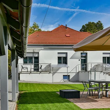 Garden Апартаменти Еґер