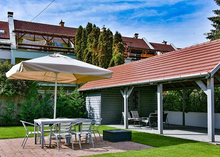 Апартаменти Garden Еґер